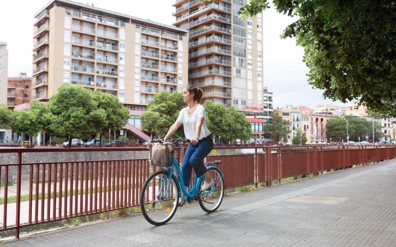 pretty-woman-using-eco-way-transportation_11zon pretty-woman-using-eco-way-transportation_11zon